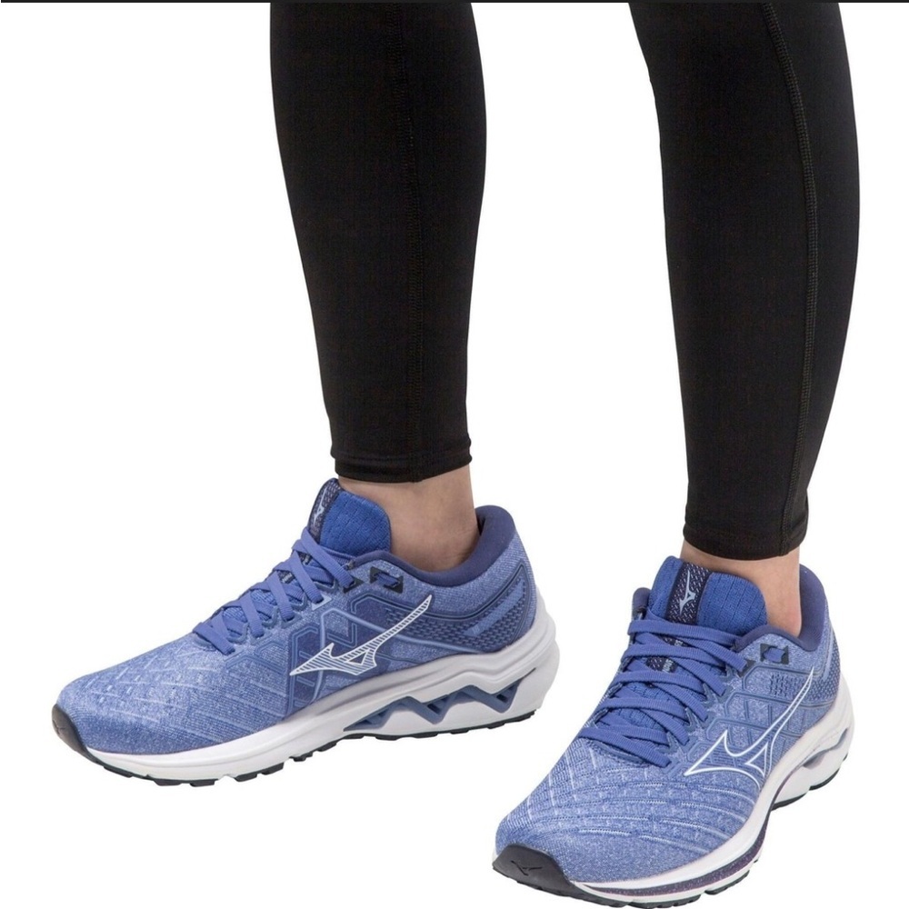 Mizuno Women's Athletic Shoes in Blue and White